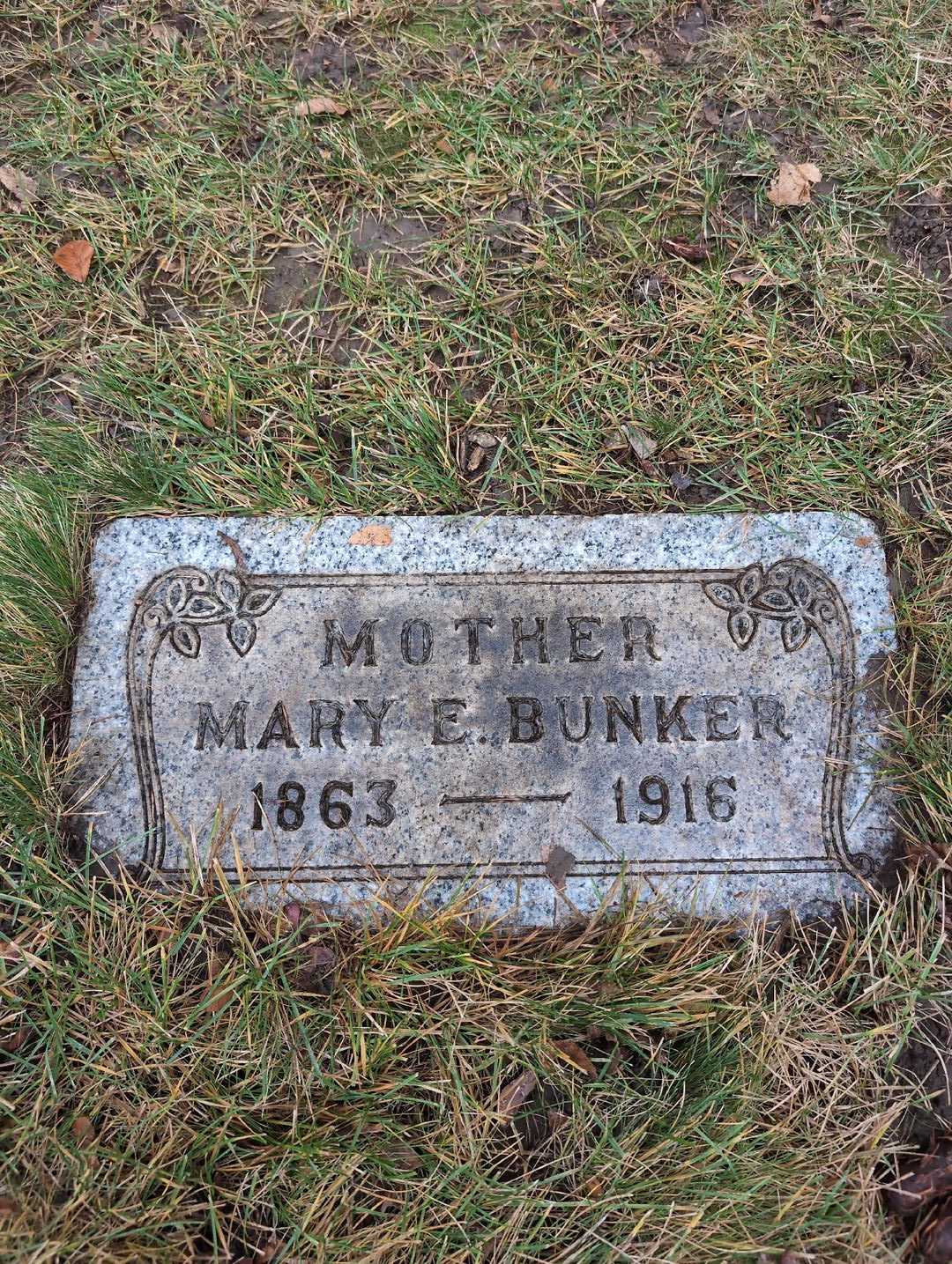 Mary Elizabeth Bunker's grave. Photo 3
