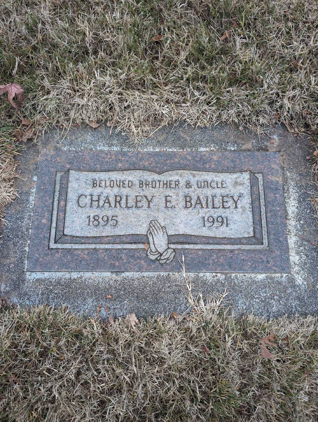 Charley E. Bailey's grave. Photo 1