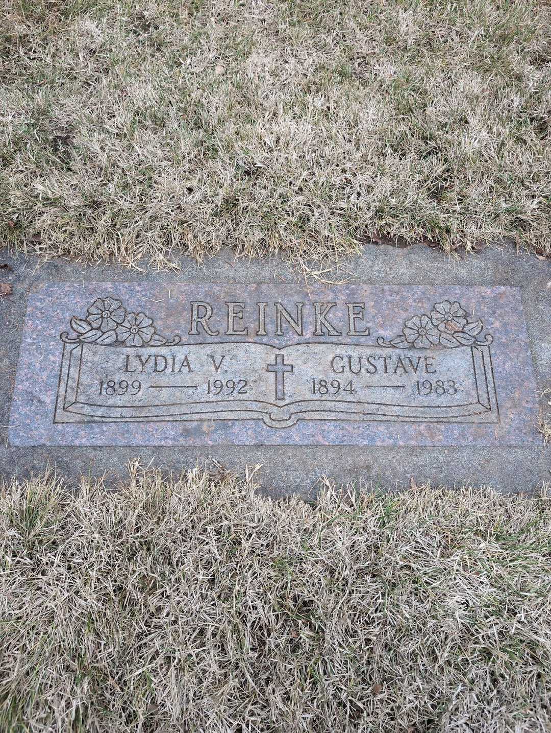 Lydia V. Reinke's grave. Photo 3