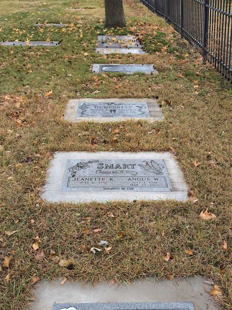 Angus W. Smart's grave. Photo 2