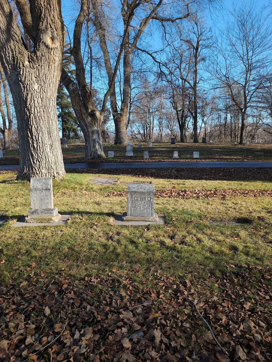 Ellen E. Kime's grave. Photo 2