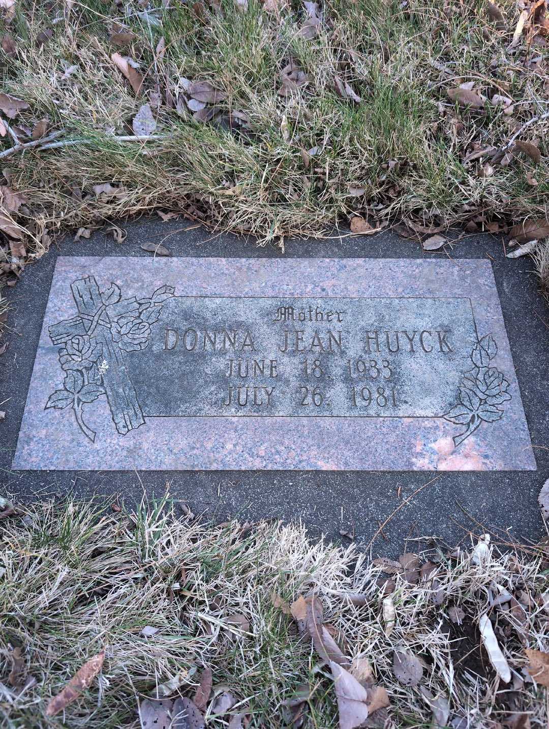 Donna Jean Huyck's grave. Photo 3