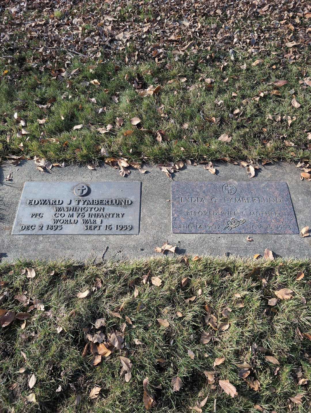 Edward J. Tymberlund's grave. Photo 3