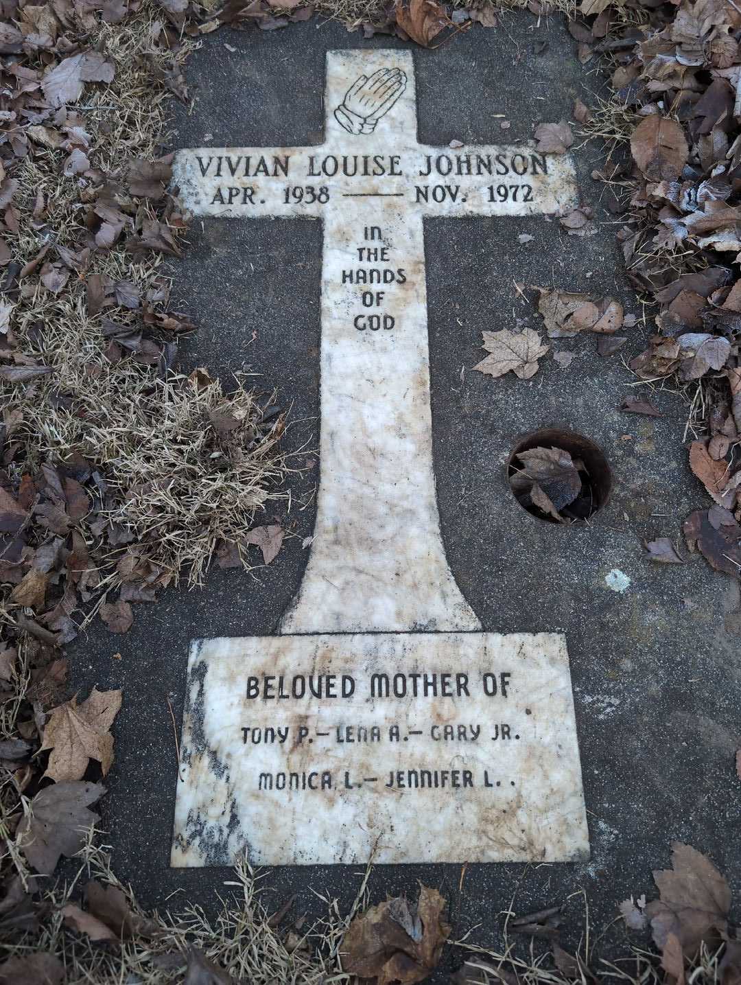 Vivian Louise Rambow Johnson's grave. Photo 5