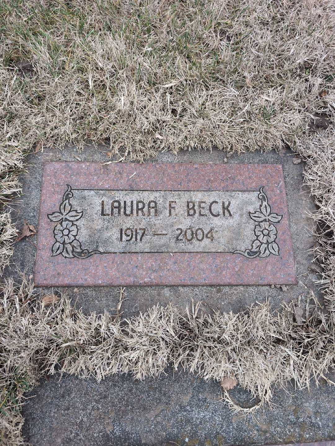 Laura F. Beck's grave. Photo 4