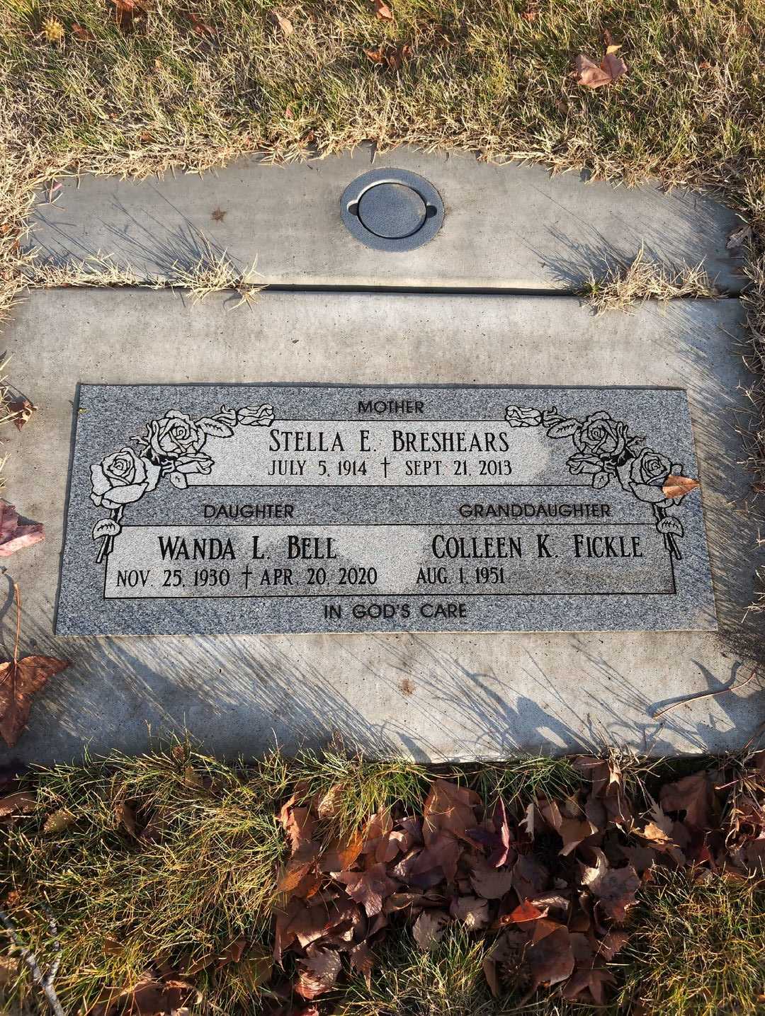 Wanda L. Bell's grave. Photo 3