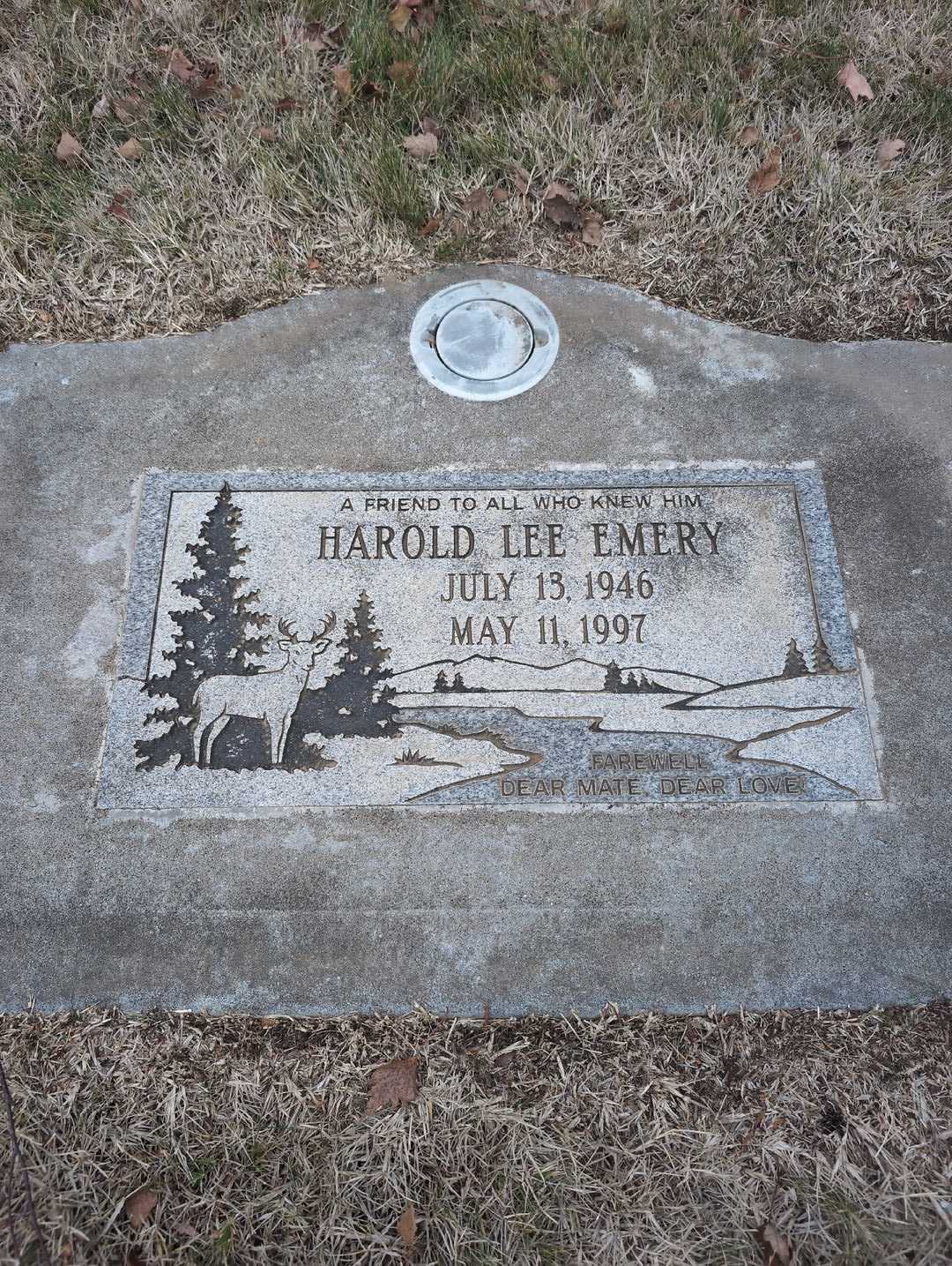 Leslie Hoyt's grave. Photo 3