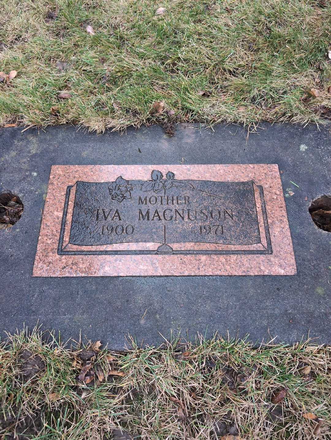 Iva Magnuson's grave. Photo 3