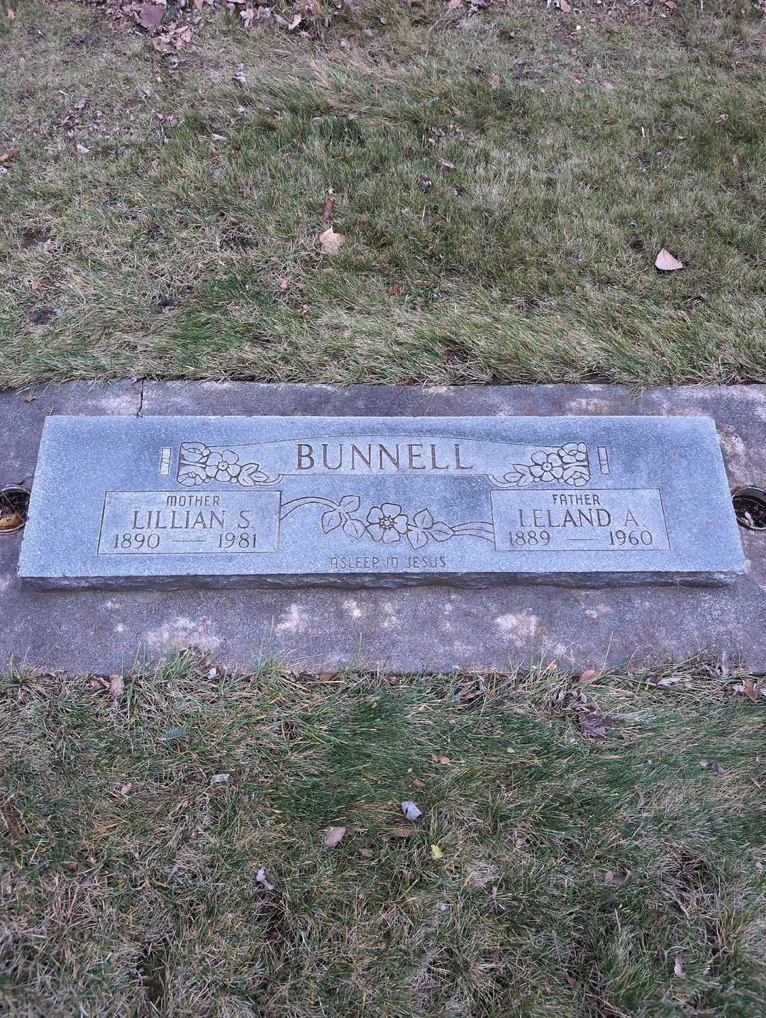 Lillian Sabina Bunnell's grave. Photo 3
