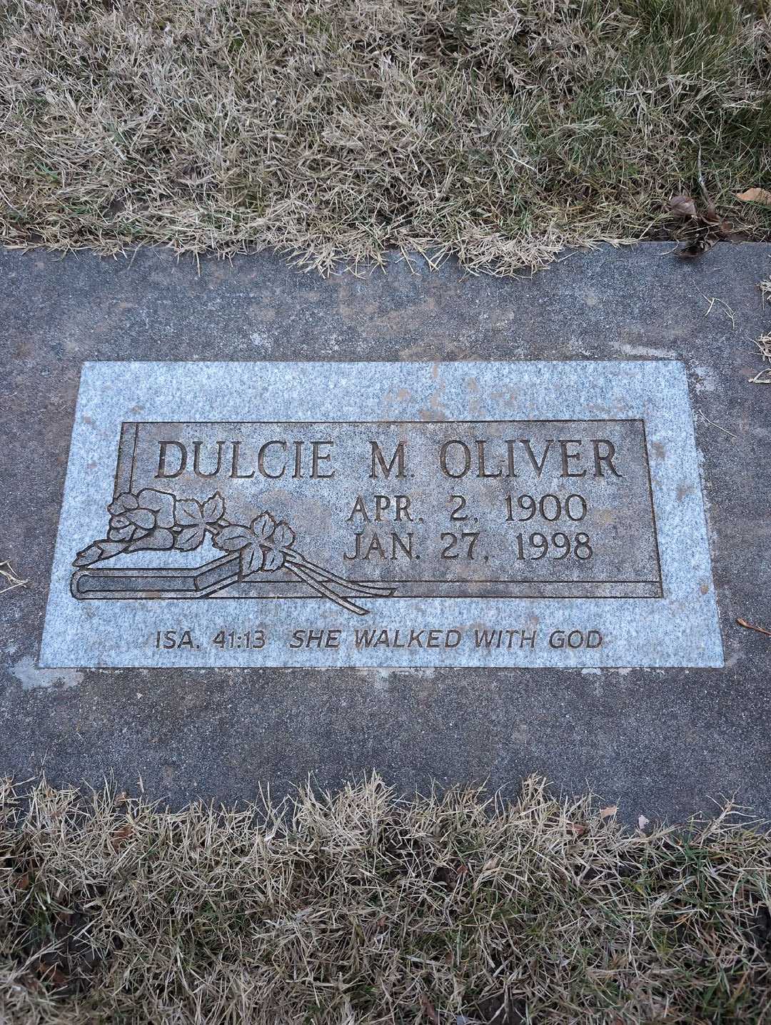 Dulcie Madge Oliver's grave. Photo 3