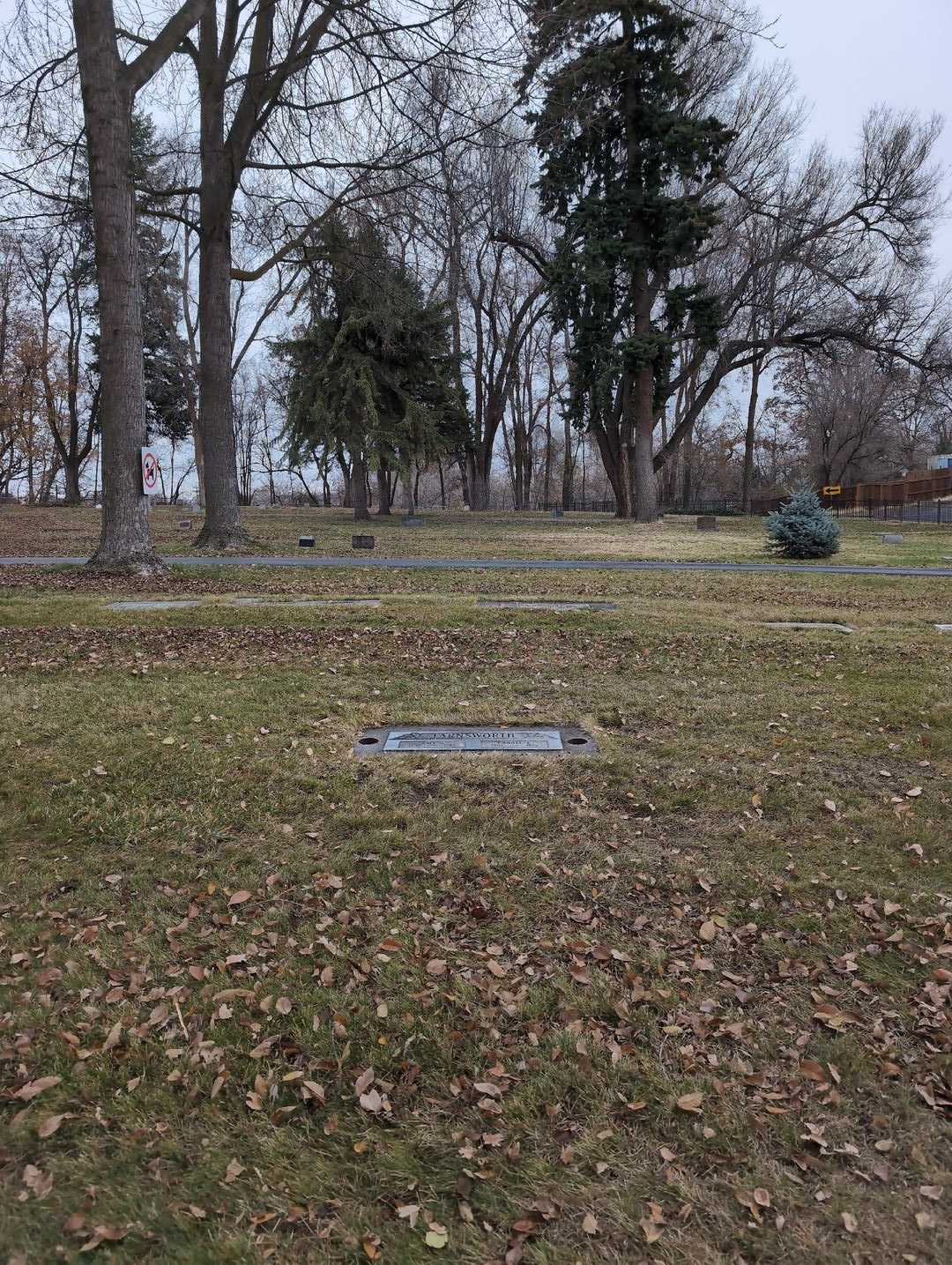 Amy A. Farnsworth's grave. Photo 2