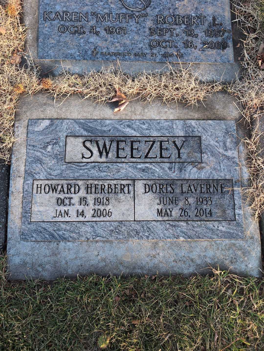 Robert L. Sweezey's grave. Photo 3