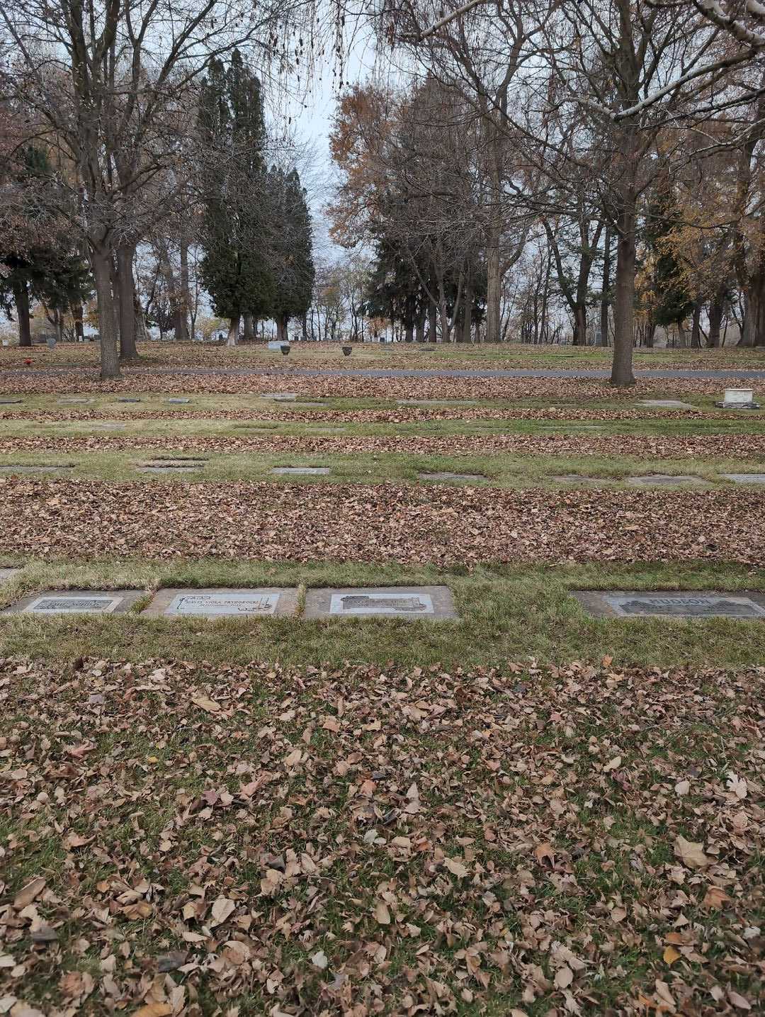 Hazel Enid Lund's grave. Photo 2