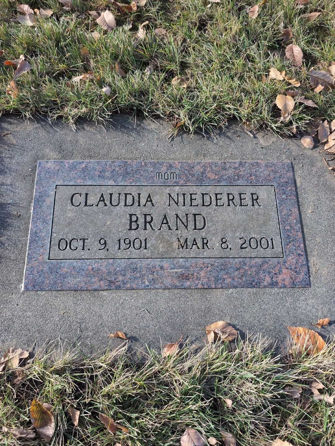 Claudia Niederer Brand's grave. Photo 3