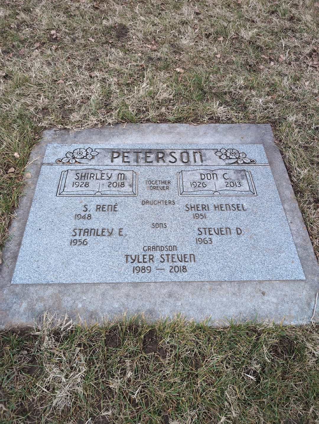 Tyler Steven Peterson's grave. Photo 3