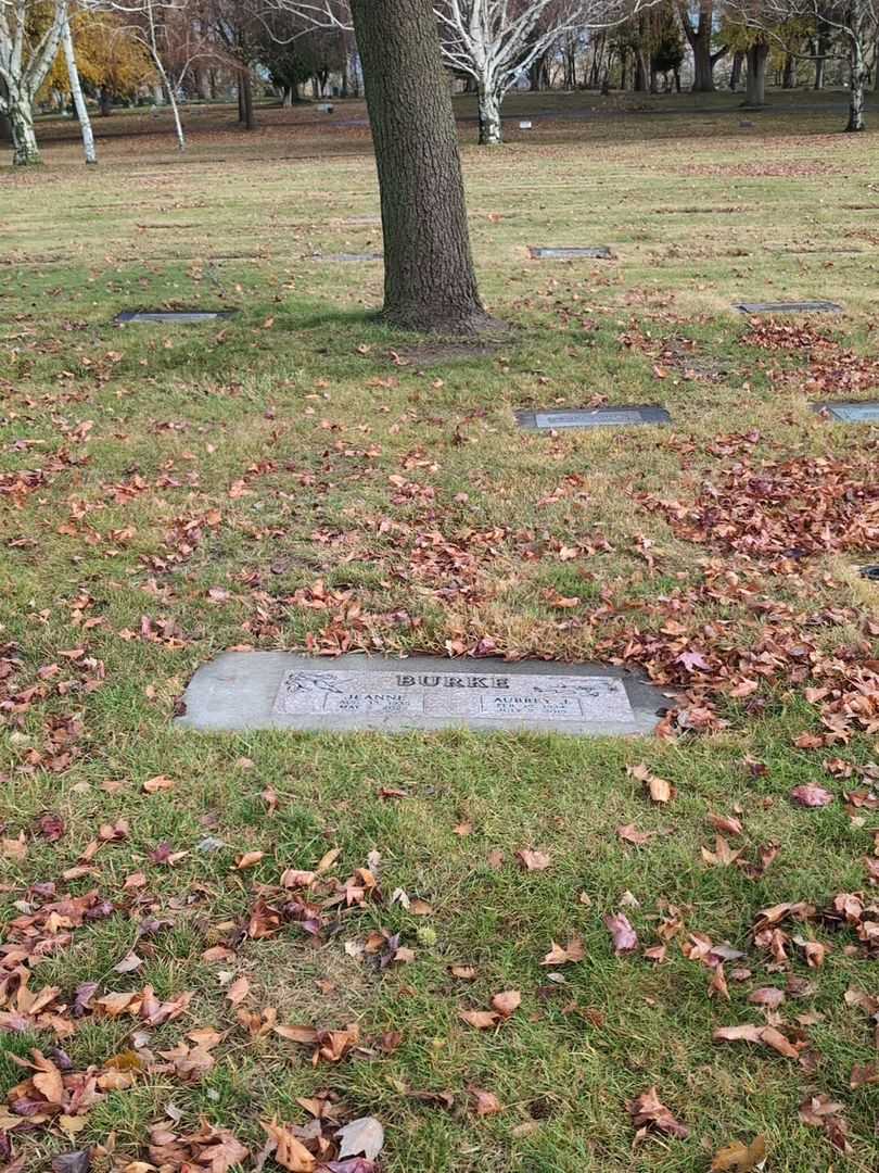 Emma Jeanne Burke's grave. Photo 2
