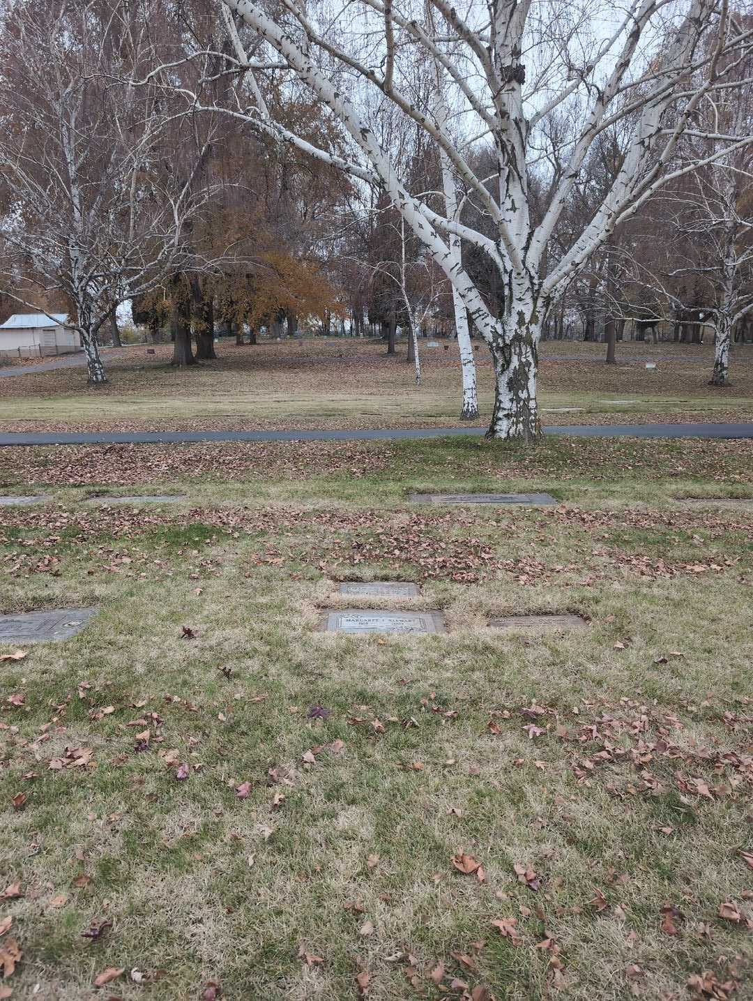 Geraldine L. Poulsen's grave. Photo 4