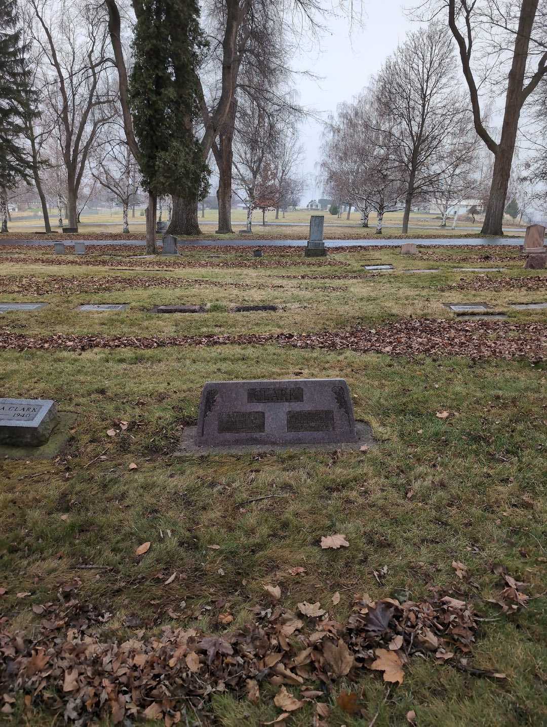 Della D. Clark's grave. Photo 2