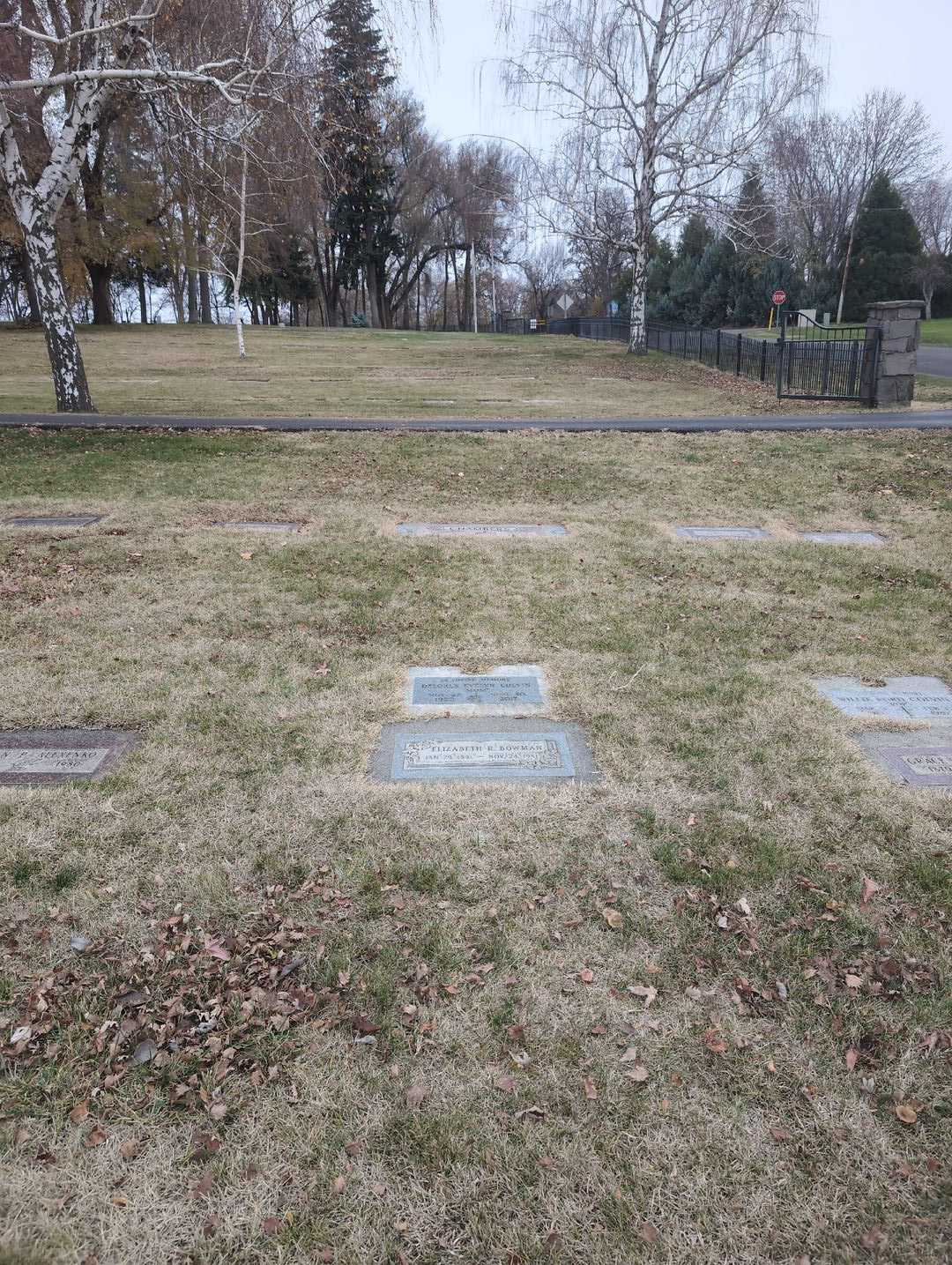 Roger Paddock's grave. Photo 4