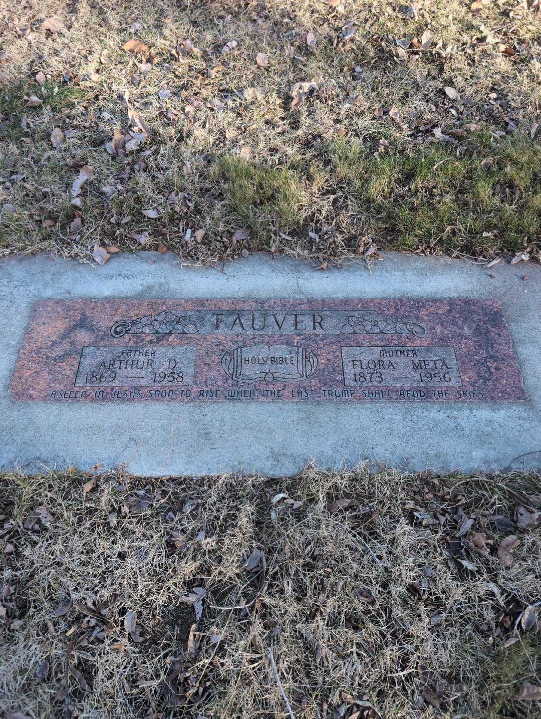 Arthur D. Fauver's grave. Photo 1