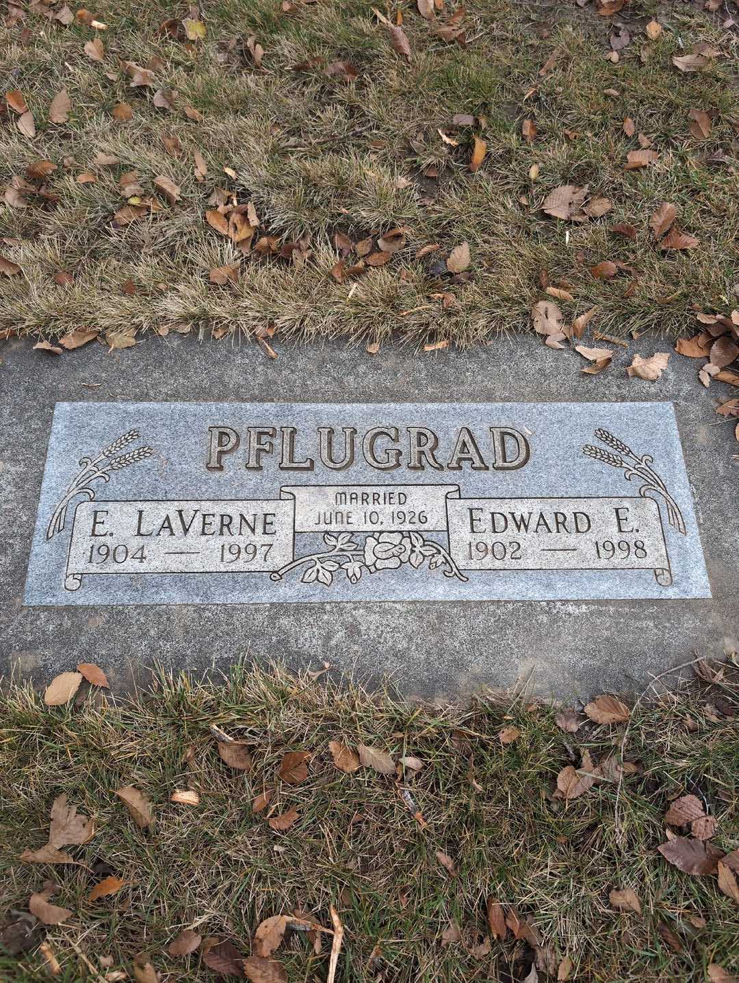 Nieta Rae Adams's grave. Photo 1