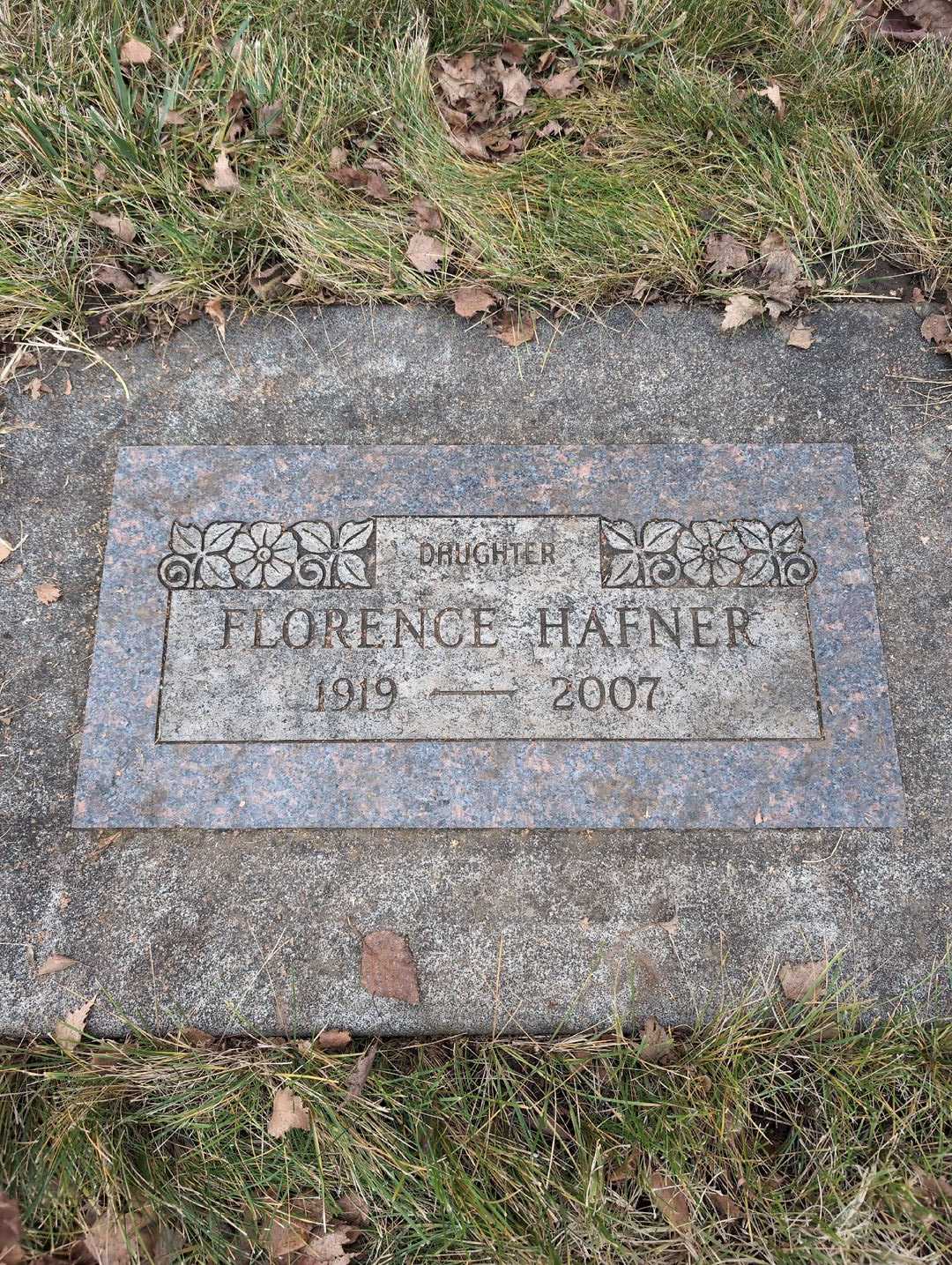 Lulu A. Ralston's grave. Photo 1
