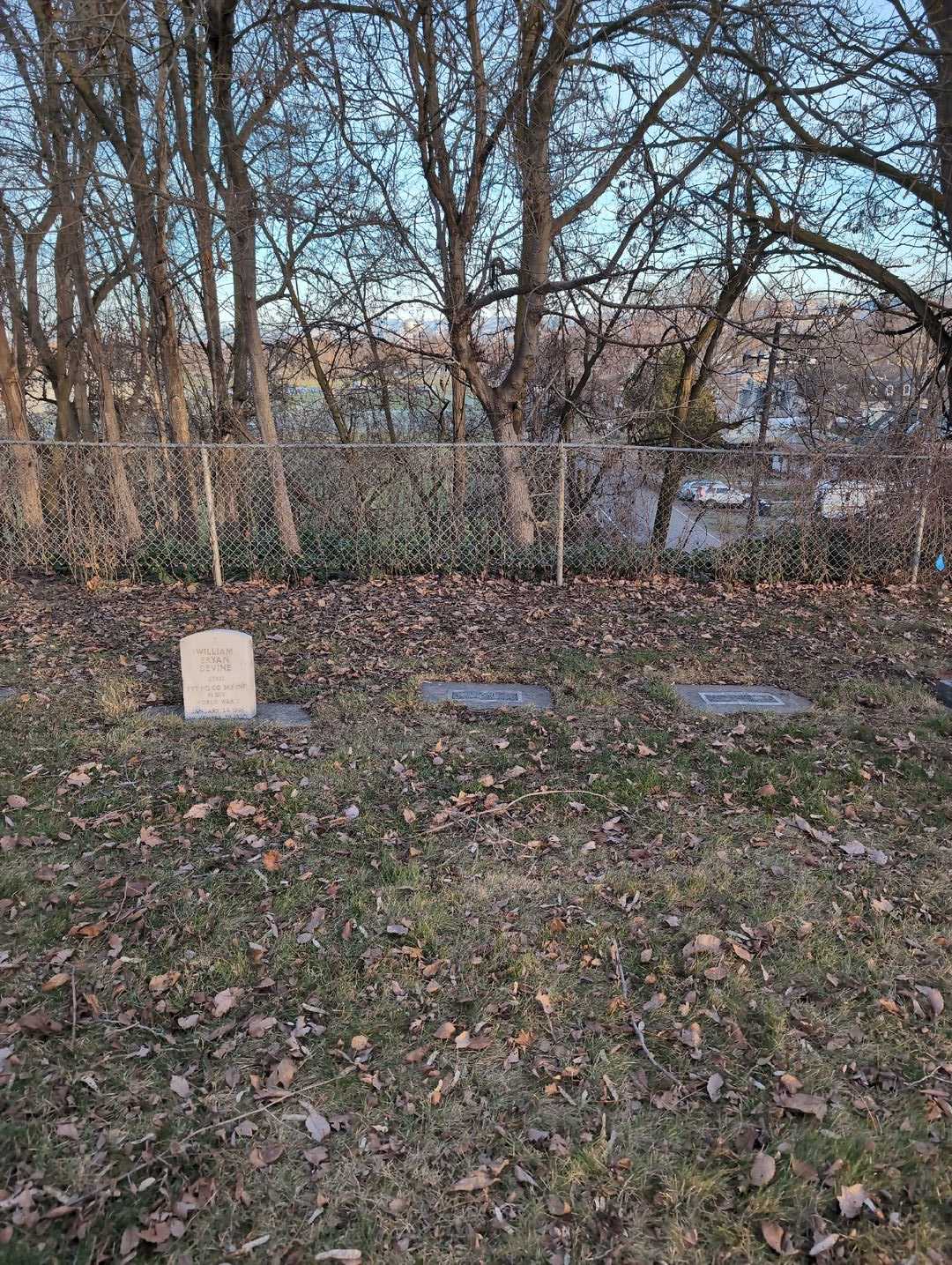 Glen Alva Carr's grave. Photo 2