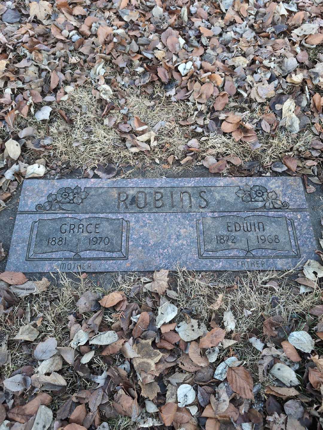 Elsie H. Neil's grave. Photo 1