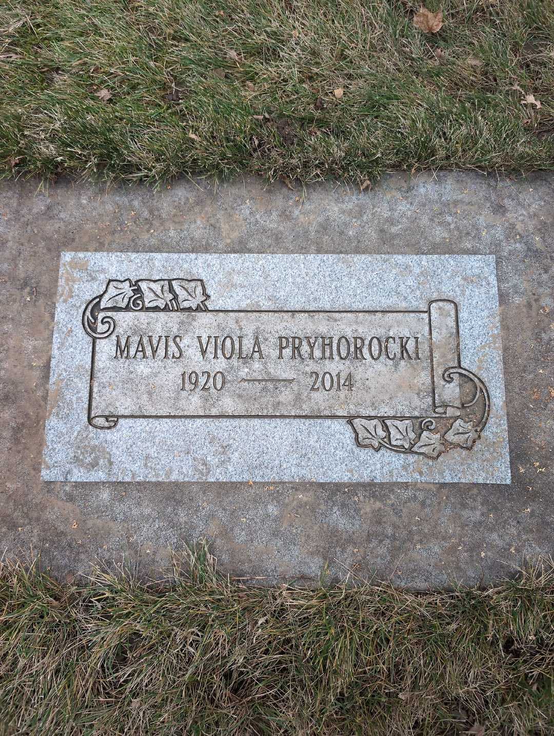 Mavis Viola Pryhorocki's grave. Photo 3