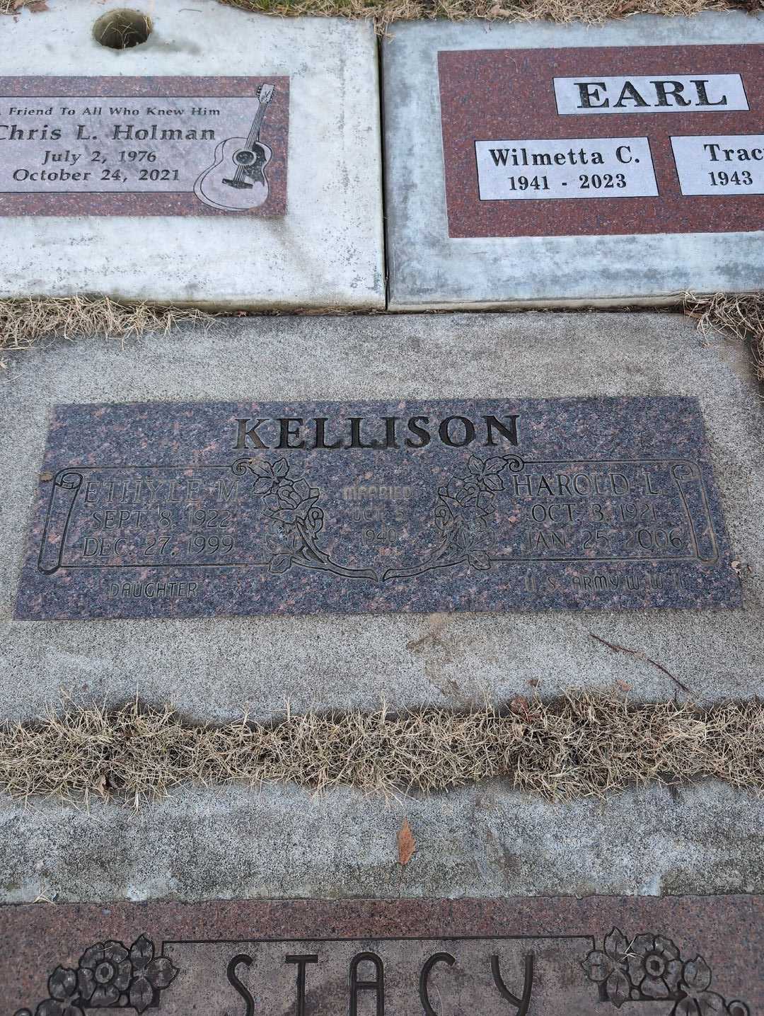 Chris L. Holman's grave. Photo 5
