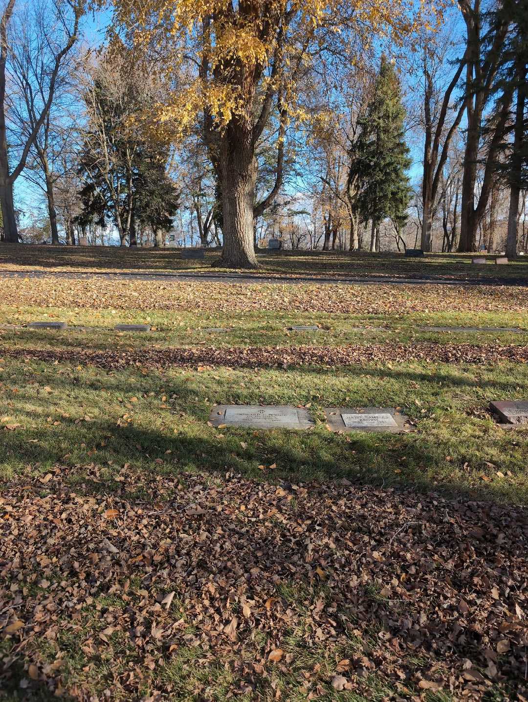 Howard G. Dodge's grave. Photo 2