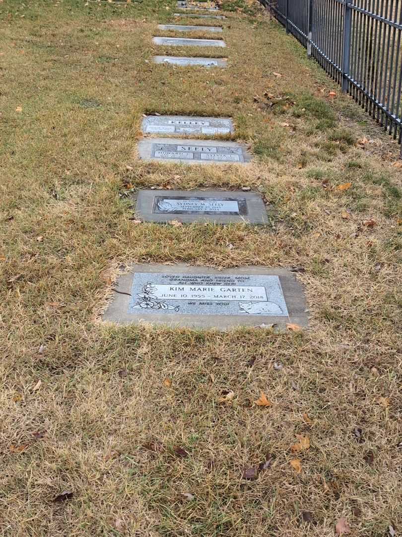 Kim Marie Garten's grave. Photo 2