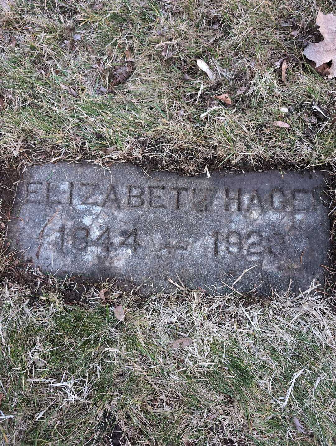 Elizabeth Hagen's grave. Photo 1