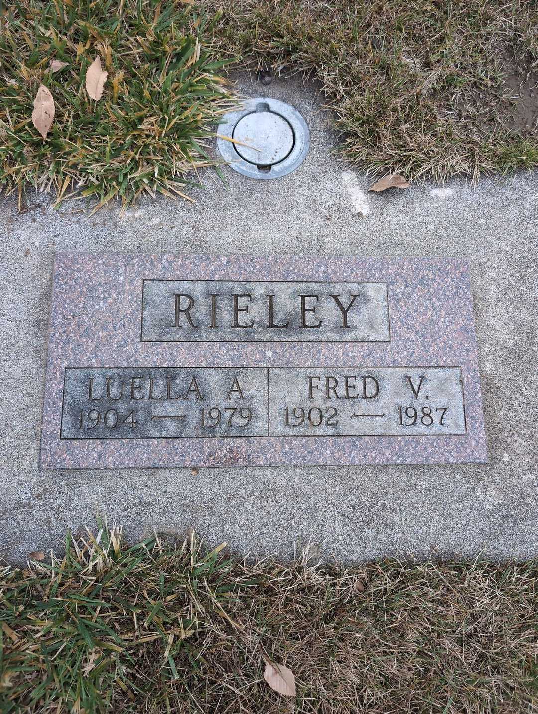 Luella A. Rieley's grave. Photo 3