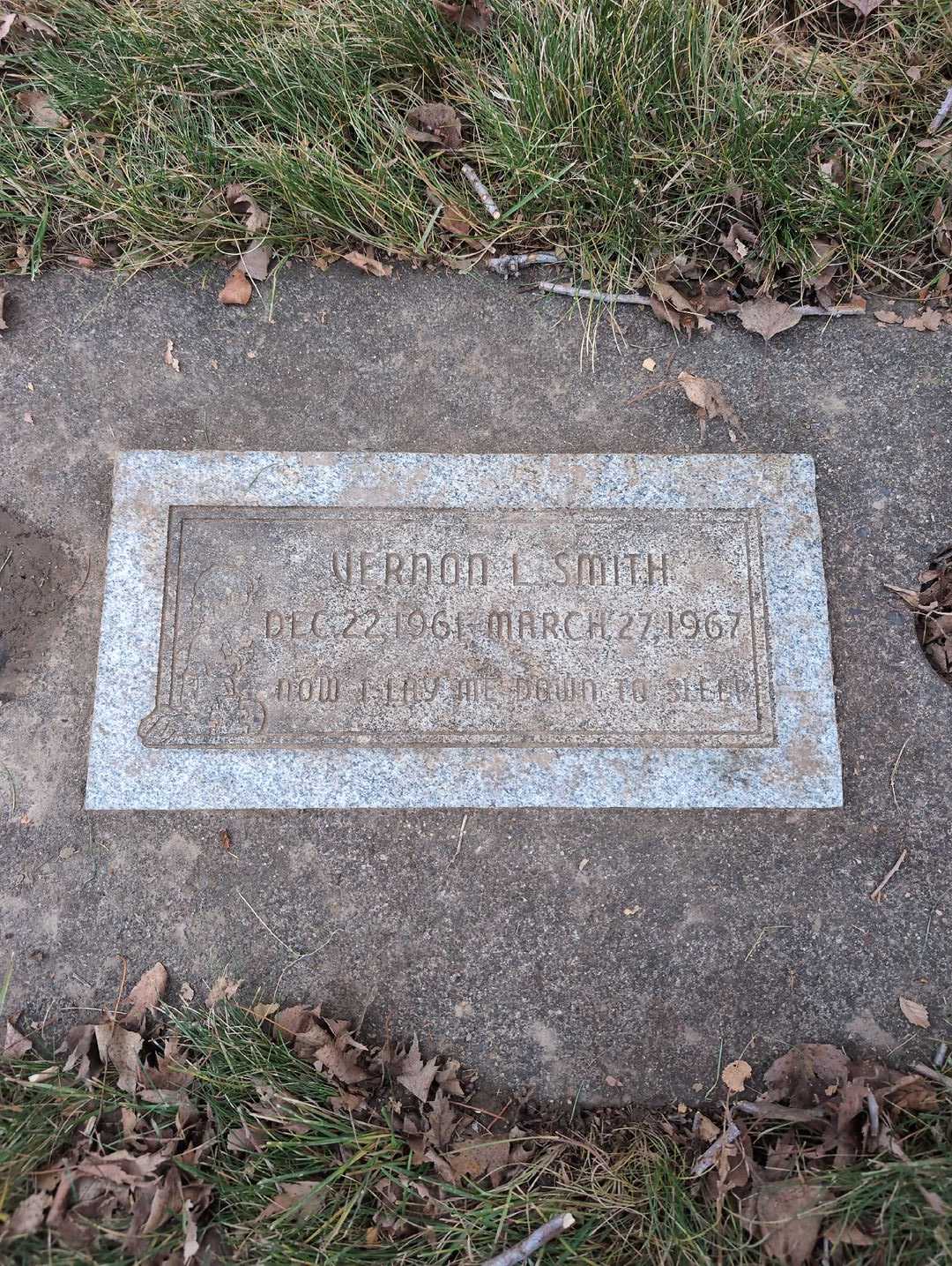 Vernon Leon Smith's grave. Photo 3