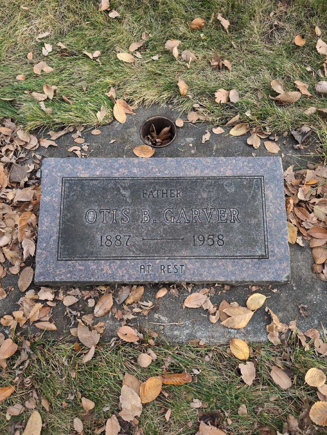 Otis Beagle Garver's grave. Photo 3