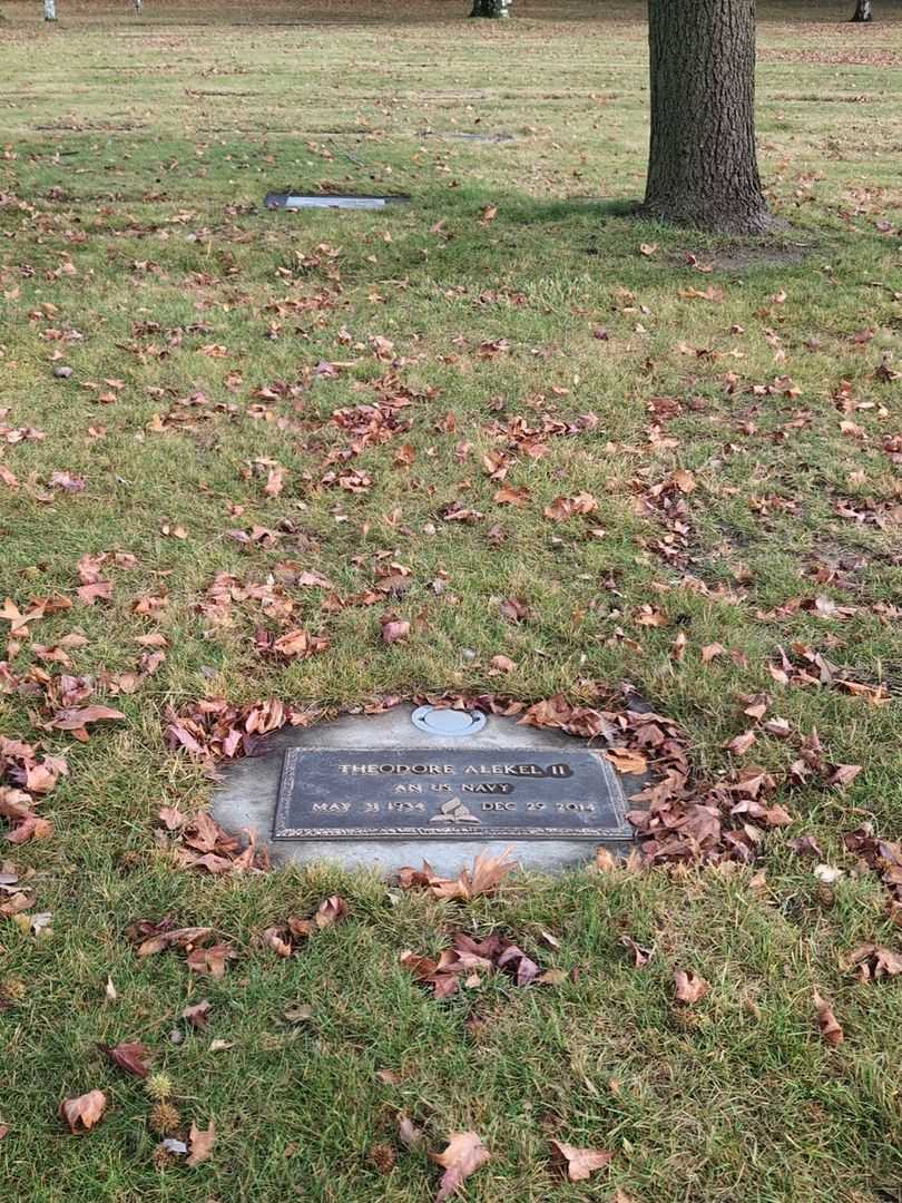Theodore Alekel Second's grave. Photo 2