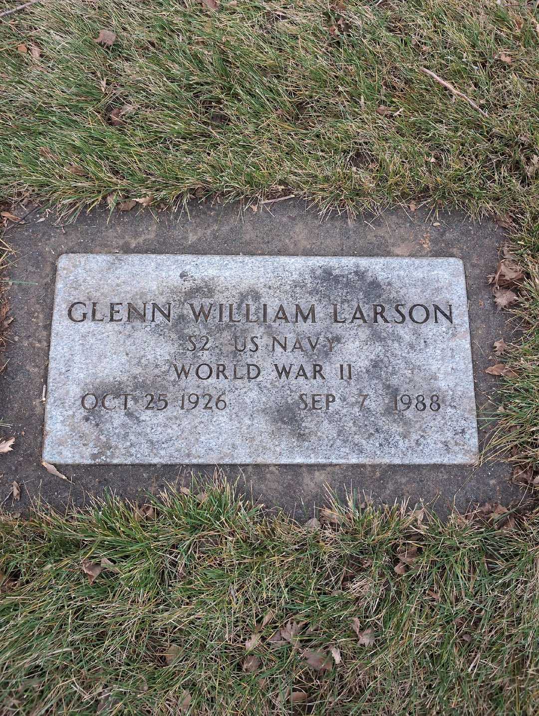 Glenn William Larson's grave. Photo 3