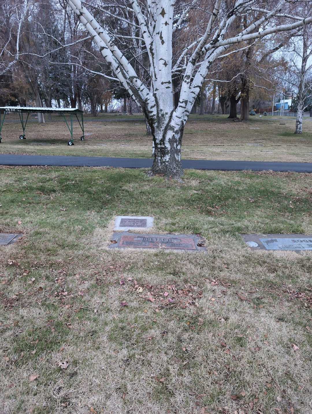Florence R. Bretsch's grave. Photo 2
