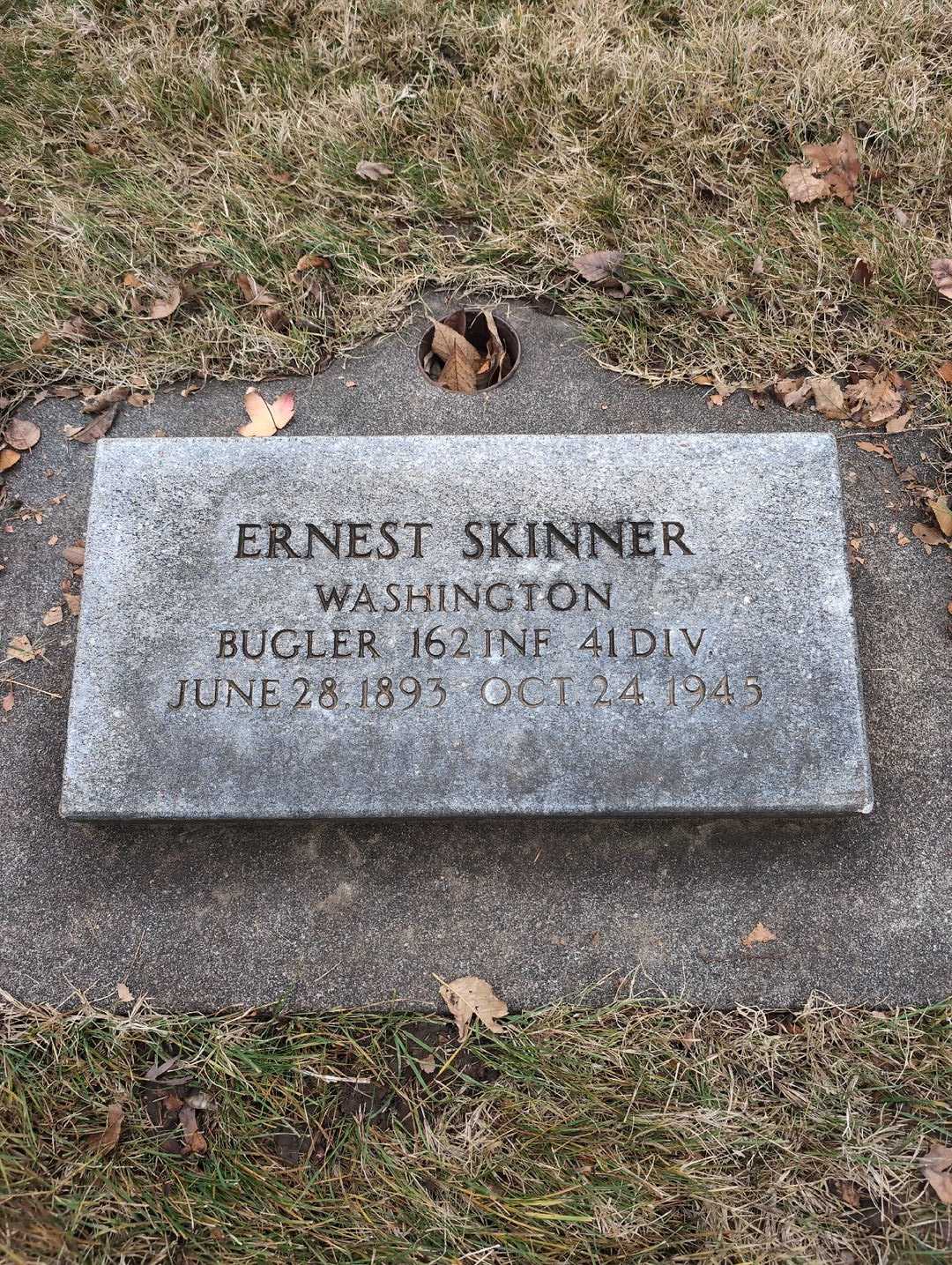 Anna Elizabeth Balharrie's grave. Photo 1