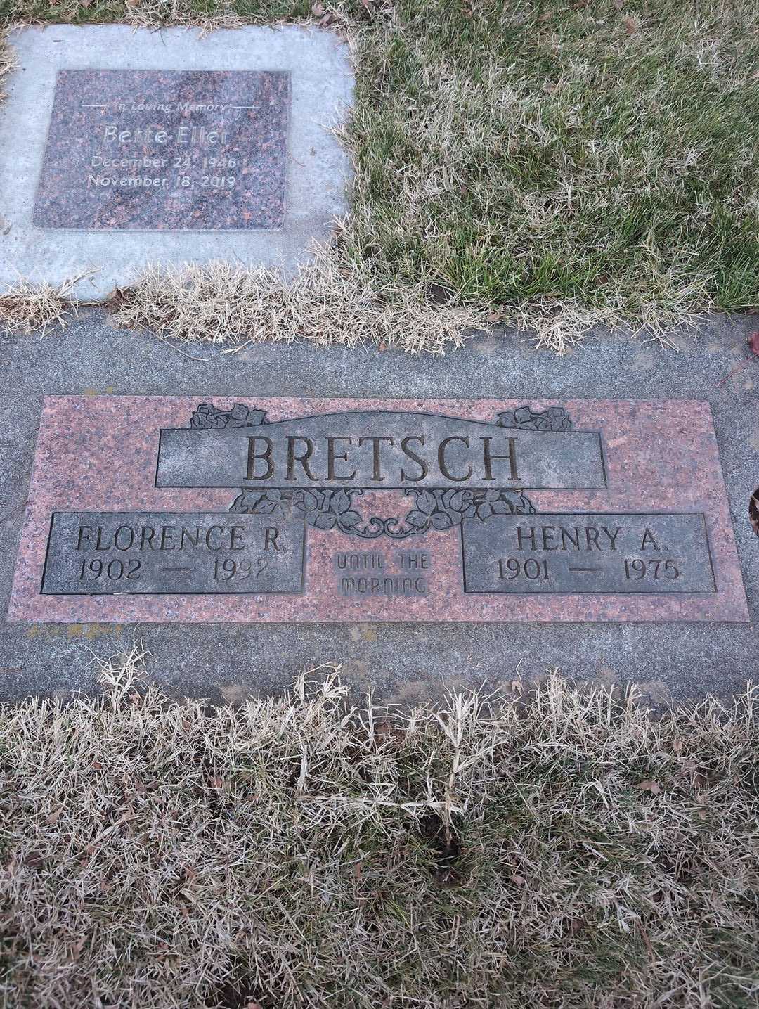 Florence R. Bretsch's grave. Photo 3