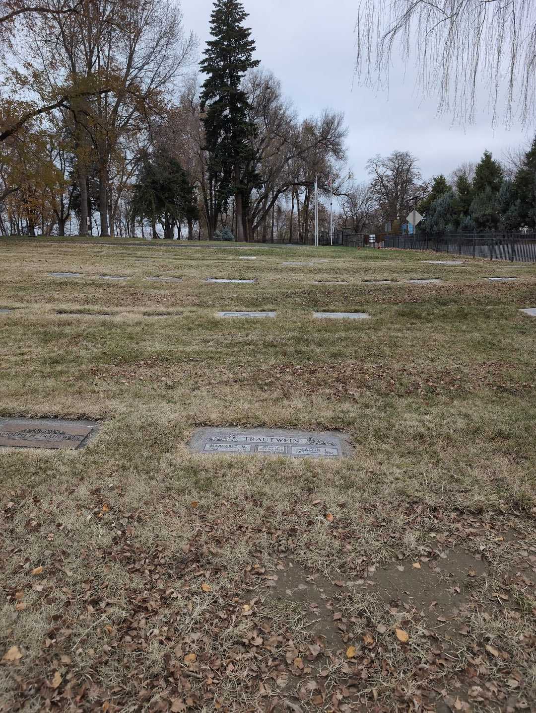 Calvin L. Trautwein's grave. Photo 2