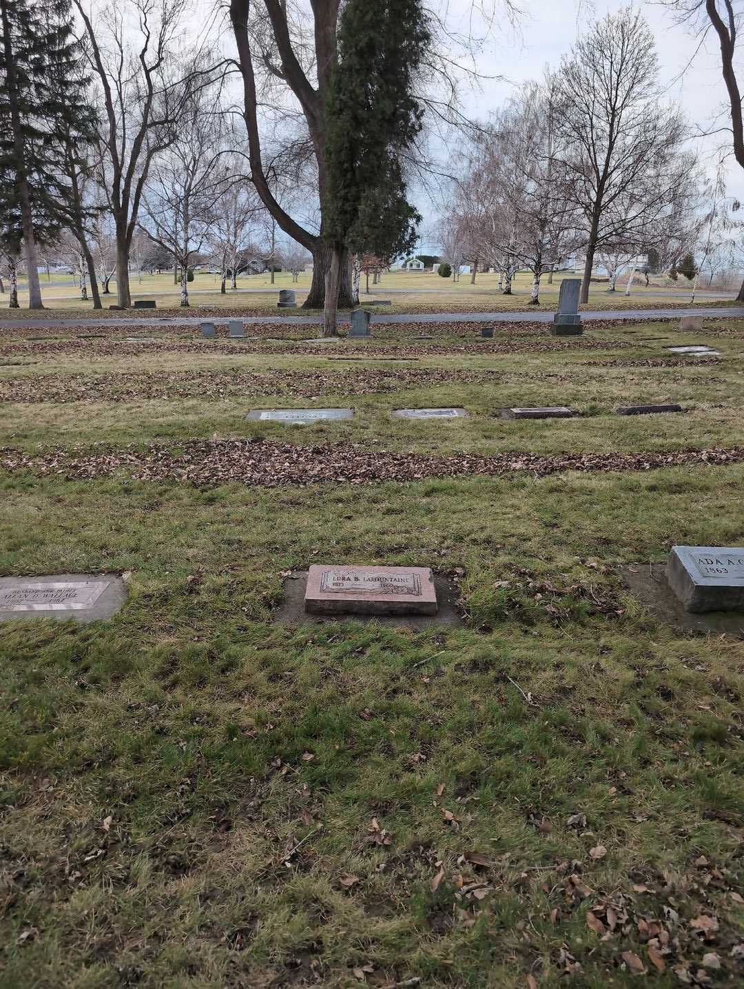 Lura B. LaFountaine's grave. Photo 2