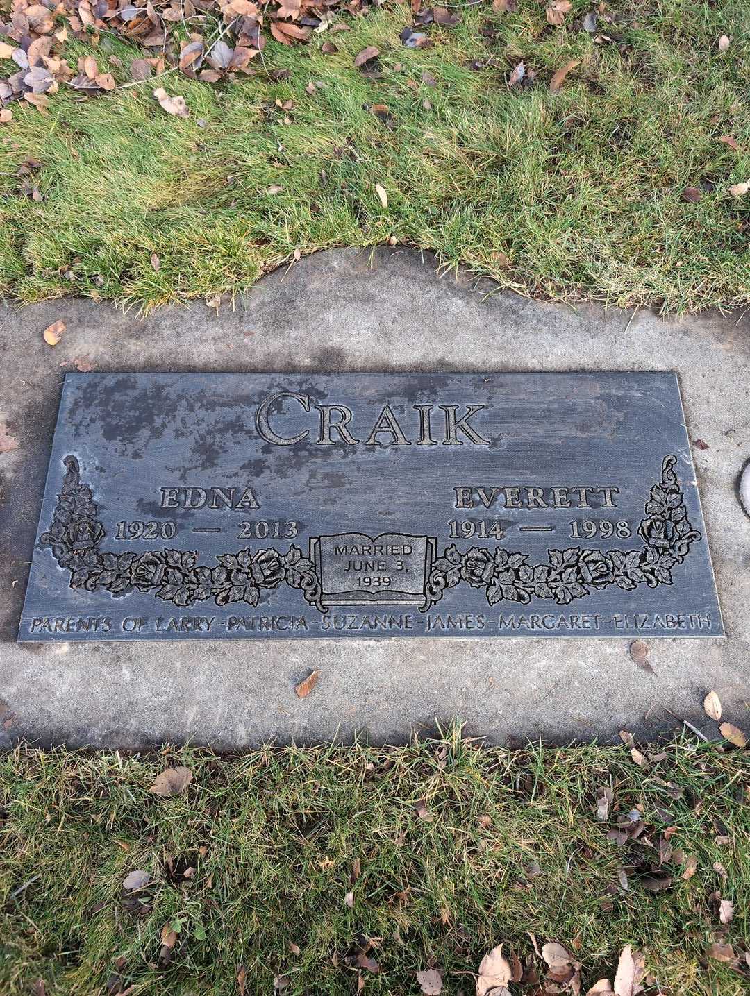 Everett W. Craik's grave. Photo 3
