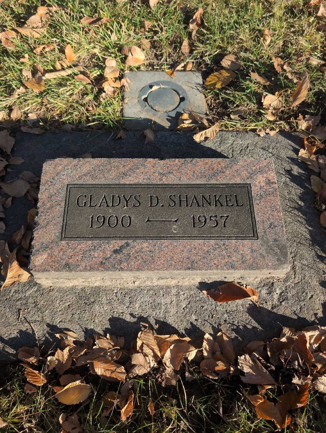Gladys D. Shankel's grave. Photo 3