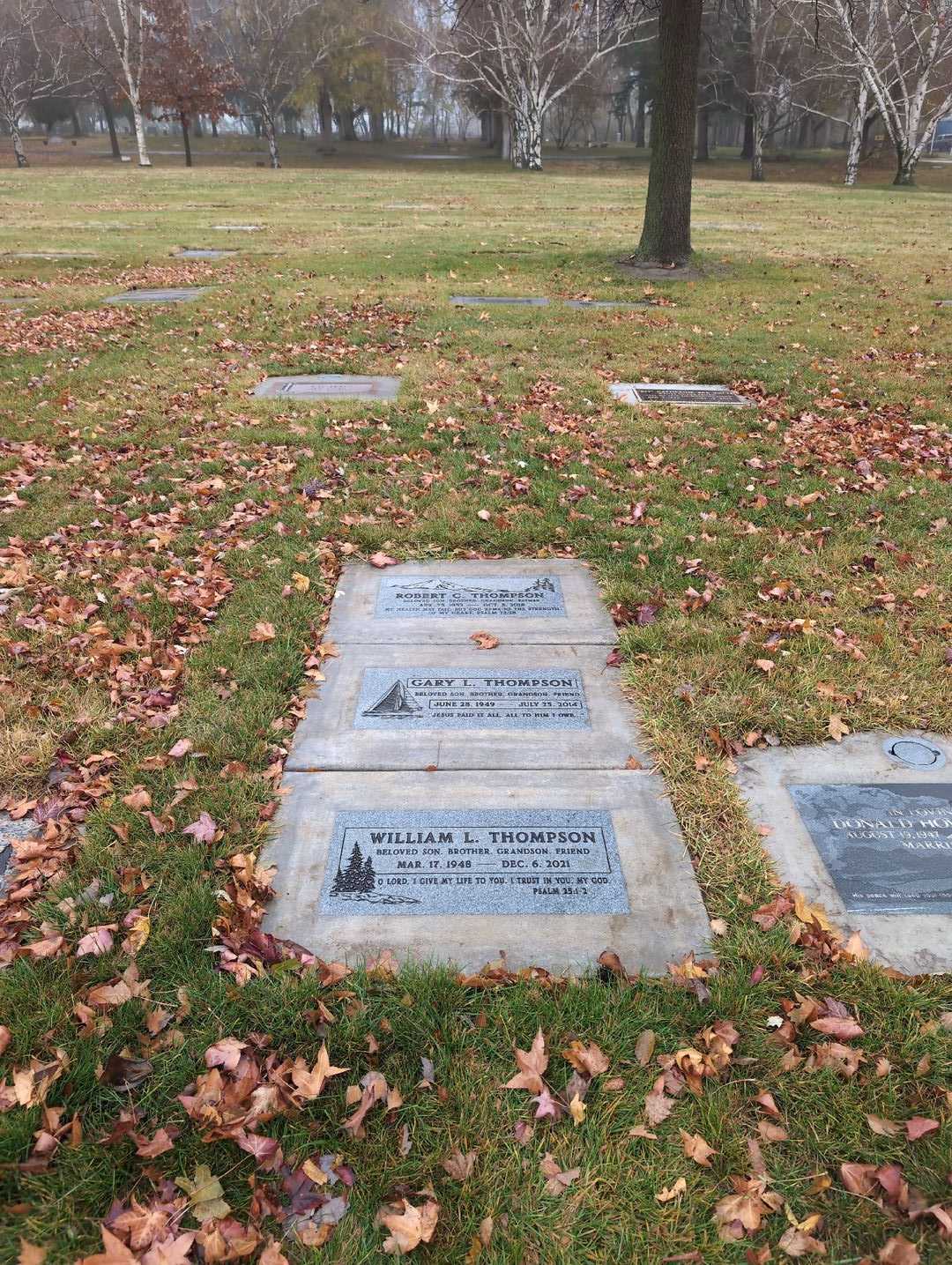 William L. Thompson's grave. Photo 3