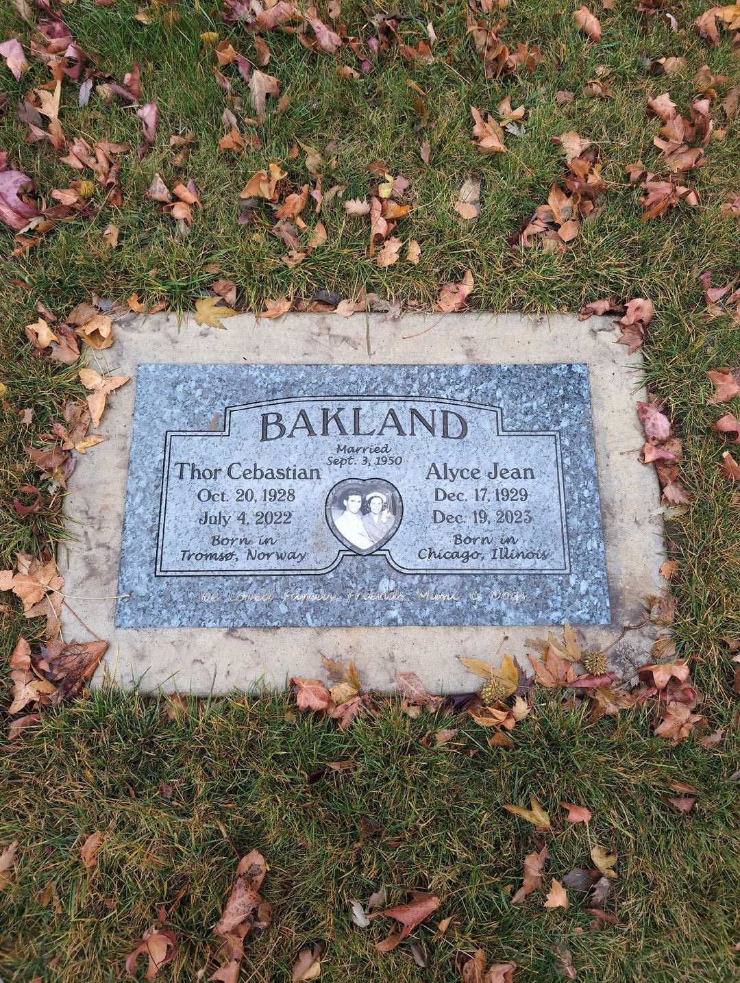 Thor Cebastian Bakland's grave. Photo 3