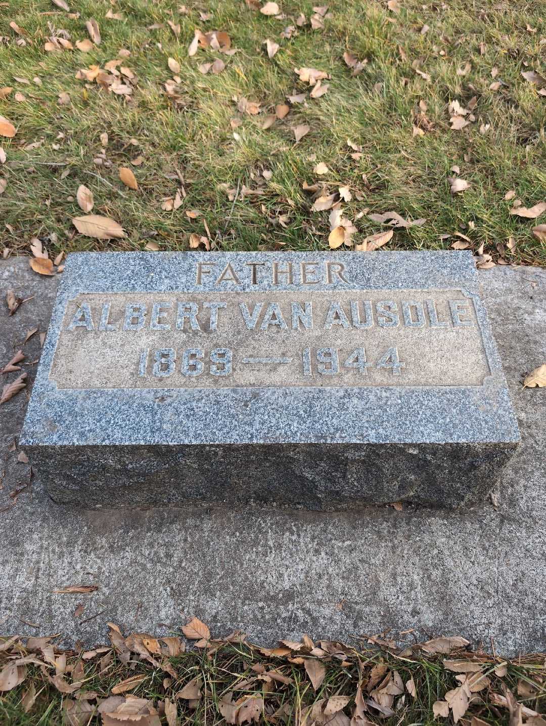 Albert Van Ausdle's grave. Photo 3