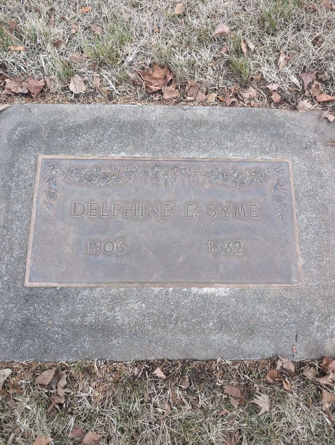 Delphine E. Syme's grave. Photo 3
