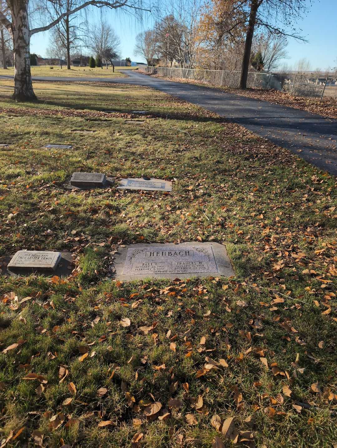 Paul C. Heubach's grave. Photo 2